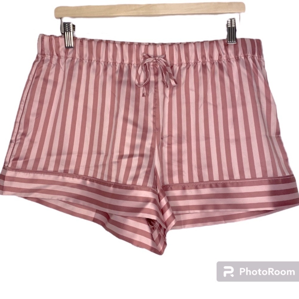 NWT Victoria’s Secret Sleepwear Striped Pink Shorts Size Large